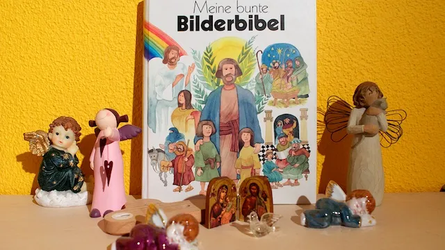 Kinderbibel mit Engeln (Foto: Erich Wegmann) Kinderbibel mit Engeln (Foto: Erich Wegmann)