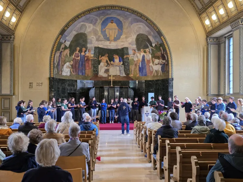 Auffahrtsgottesdienst mit Jugendchor (Foto: Sandro Valt) Auffahrtsgottesdienst mit Jugendchor (Foto: Sandro Valt)