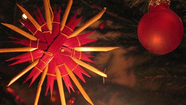 Weihnachtsbaum-Stern (Foto: Kirchenweb Bilder) Weihnachtsbaum-Stern (Foto: Kirchenweb Bilder)